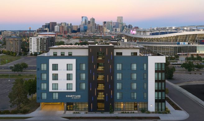 Courtyard Denver Downtown West Exterior