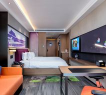 Hampton by Hilton Daxing World Flower Room