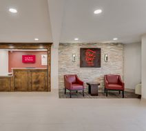 Red Roof Inn & Suites Newport Middletown Lobby