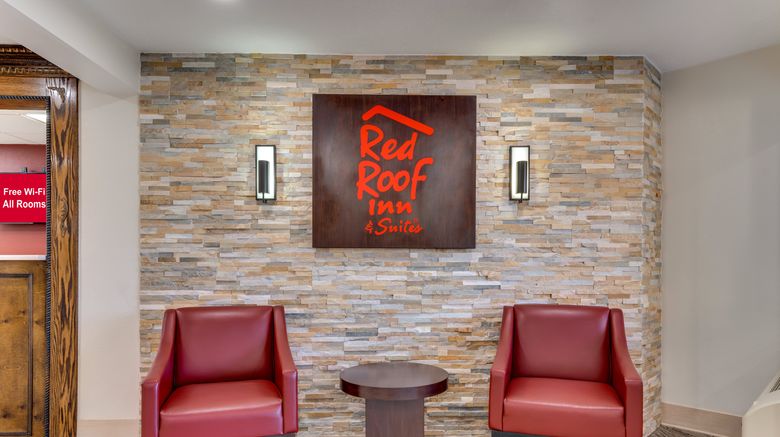 <b>Red Roof Inn & Suites Newport Middletown Lobby</b>. Images powered by <a href="https://www.leonardoworldwide.com/" title="Leonardo Worldwide" target="_blank">Leonardo</a>.