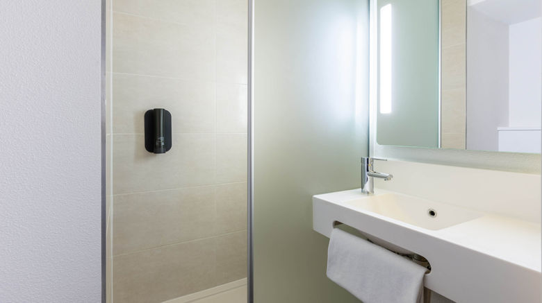 <b>B&B Hotel Lille Roubaix Centre Room</b>. Images powered by <a href="https://www.leonardoworldwide.com/" title="Leonardo Worldwide" target="_blank">Leonardo</a>.