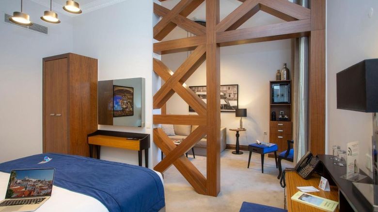 <b>Casual Belle Epoque Lisboa Room</b>. Images powered by <a href="https://www.leonardoworldwide.com/" title="Leonardo Worldwide" target="_blank">Leonardo</a>.