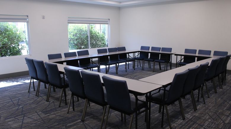 <b>Holiday Inn Express & Suites Roswell Meeting</b>. Images powered by <a href="https://www.leonardoworldwide.com/" title="Leonardo Worldwide" target="_blank">Leonardo</a>.