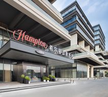 Hampton Inn CAN Sports Center Exterior