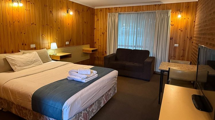 Country Roads Motor Inn Room
