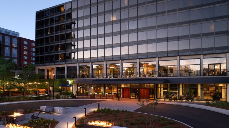 Hotel Champlain, Curio Collection Exterior