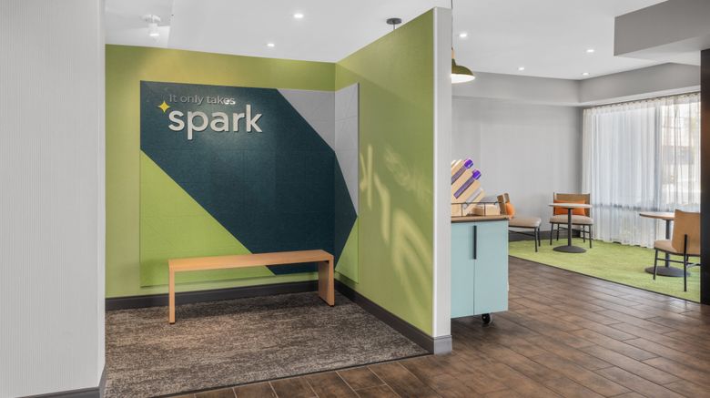<b>Spark by Hilton Bakersfield Central Lobby</b>. Images powered by <a href="https://www.leonardoworldwide.com/" title="Leonardo Worldwide" target="_blank">Leonardo</a>.