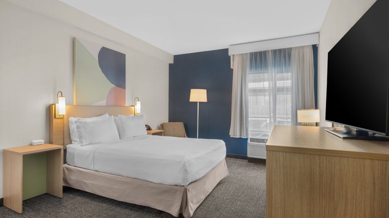<b>Spark by Hilton Bakersfield Central Room</b>. Images powered by <a href="https://www.leonardoworldwide.com/" title="Leonardo Worldwide" target="_blank">Leonardo</a>.