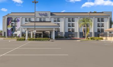 Spark by Hilton Bakersfield Central