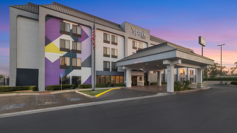 <b>Spark by Hilton Bakersfield Central Exterior</b>. Images powered by <a href="https://www.leonardoworldwide.com/" title="Leonardo Worldwide" target="_blank">Leonardo</a>.