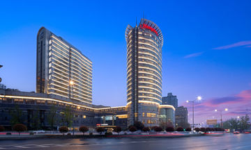 Hampton Inn XIY South Gate City Wall