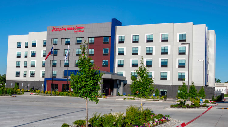 Hampton Inn and Suites Irving Hwy 183 Exterior