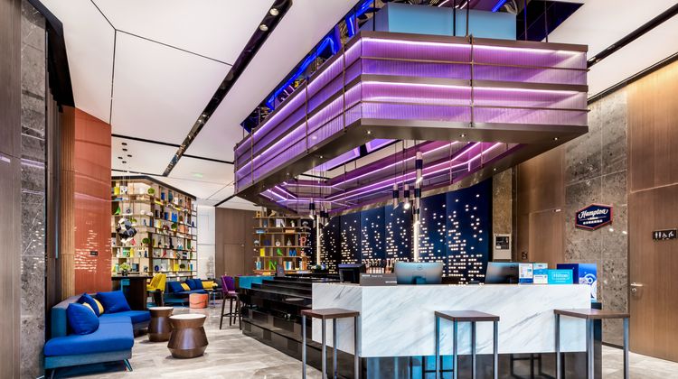 Hampton by Hilton Daxing World Flower Lobby