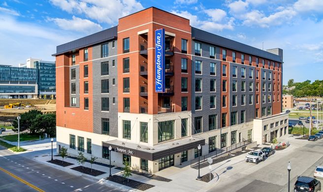 Hampton Inn Hilton UN Medical Ctr Exterior