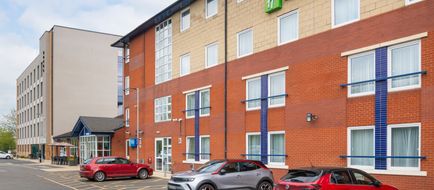 Holiday Inn Express Burton on Trent Exterior