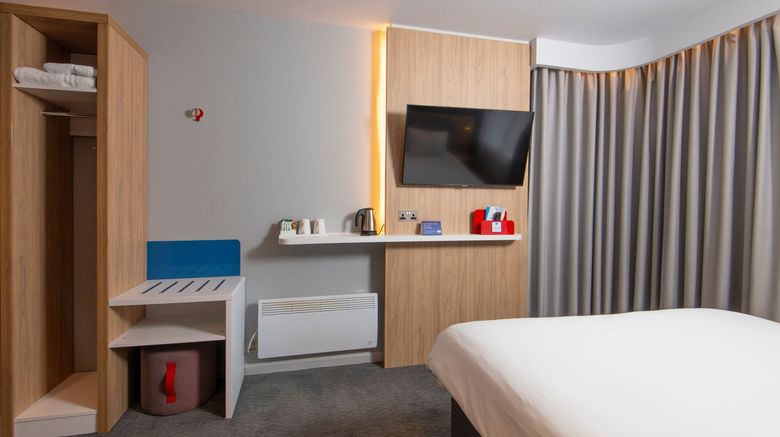 <b>Holiday Inn Express Burton on Trent Room</b>. Images powered by <a href="https://www.leonardoworldwide.com/" title="Leonardo Worldwide" target="_blank">Leonardo</a>.