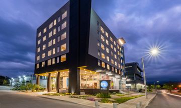 Tru by Hilton Cali Sur