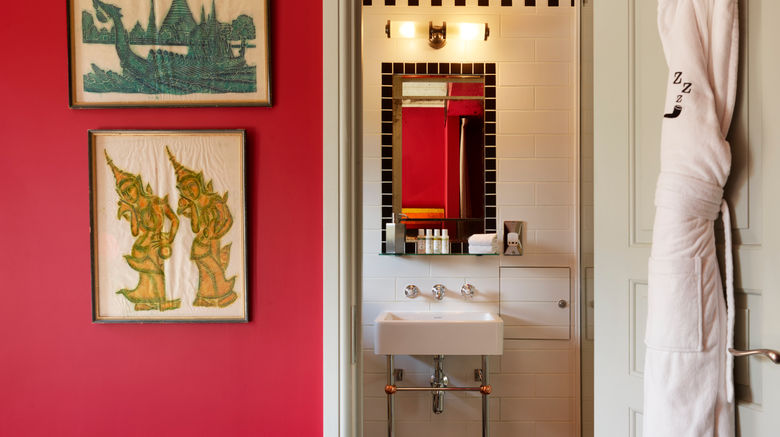 <b>The Zetter Clerkenwell Room</b>. Images powered by <a href="https://www.leonardoworldwide.com/" title="Leonardo Worldwide" target="_blank">Leonardo</a>.