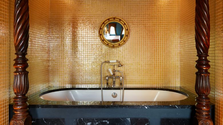 <b>The Zetter Clerkenwell Suite</b>. Images powered by <a href="https://www.leonardoworldwide.com/" title="Leonardo Worldwide" target="_blank">Leonardo</a>.