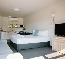 Amber Court Motor Lodge Room