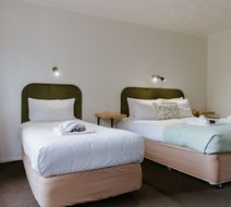 Amber Court Motor Lodge Room