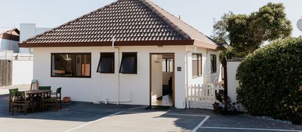 Amber Court Motor Lodge Room