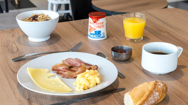 <b>B&B Hotel Laval Ouest Restaurant</b>. Images powered by <a href="https://www.leonardoworldwide.com/" title="Leonardo Worldwide" target="_blank">Leonardo</a>.