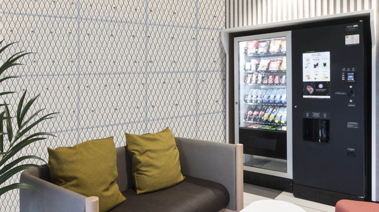 <b>B&B Hotel Laval Ouest Lobby</b>. Images powered by <a href="https://www.leonardoworldwide.com/" title="Leonardo Worldwide" target="_blank">Leonardo</a>.