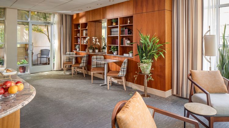 Park Lane Suites & Inn Lobby