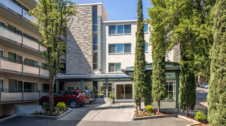 Park Lane Suites & Inn Exterior