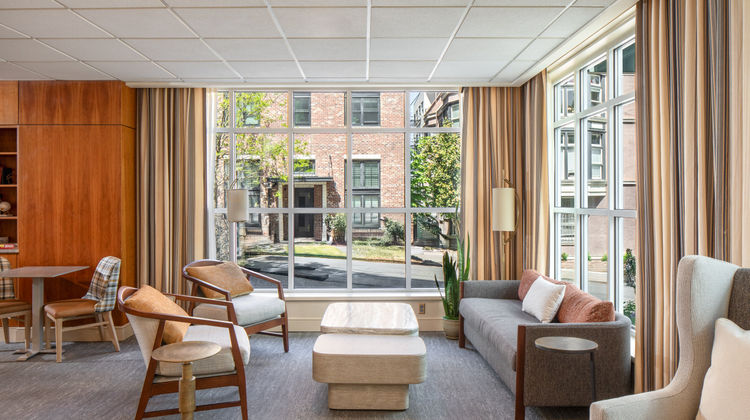 Park Lane Suites & Inn Lobby