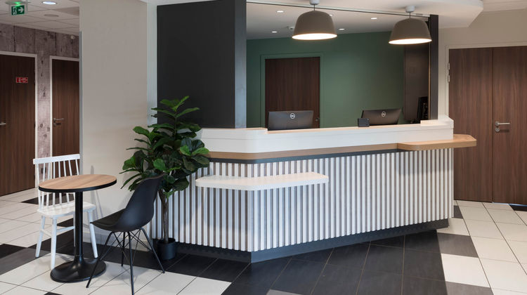 B&B Hotel Laval Ouest Lobby