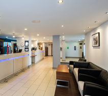 Holiday Inn Express Stirling Exterior