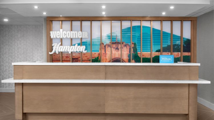Hampton Inn Ithaca Lobby