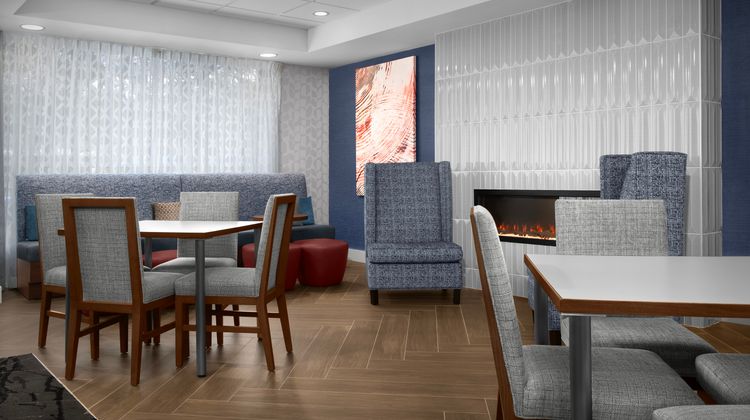 Hampton Inn Ithaca Lobby