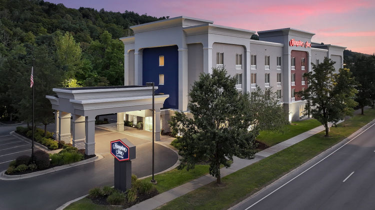 Hampton Inn Ithaca Exterior
