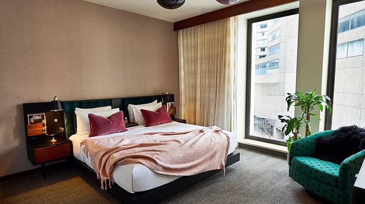Fairlane Hotel Suite