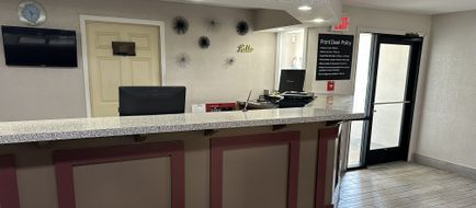 Red Roof Inn & Suites Marysville Lobby
