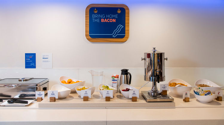 Holiday Inn Express Glasgow Airport Restaurant
