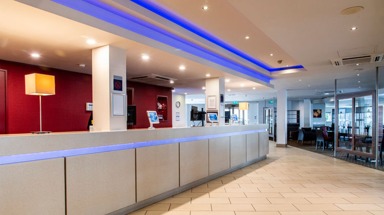 Holiday Inn Express Glasgow Airport Exterior
