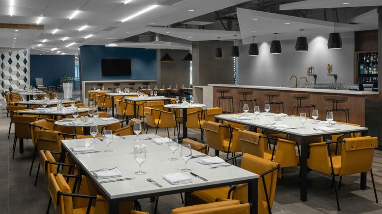 <b>Courtyard Calgary Downtown Restaurant</b>. Images powered by <a href="https://www.leonardoworldwide.com/" title="Leonardo Worldwide" target="_blank">Leonardo</a>.