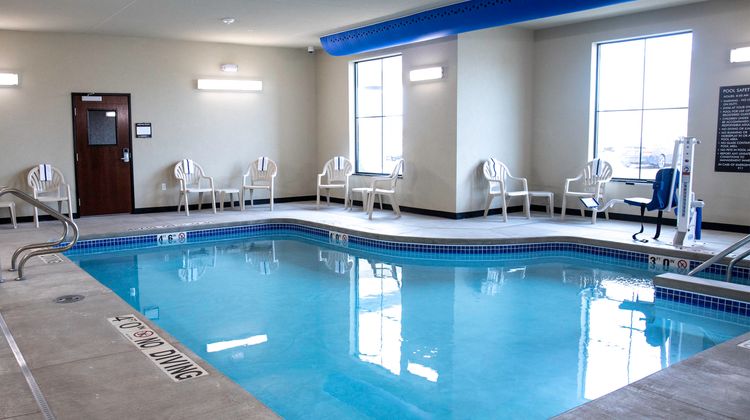 Cobblestone Hotel & Suites Pool