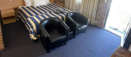Tally Ho Motor Inn Room