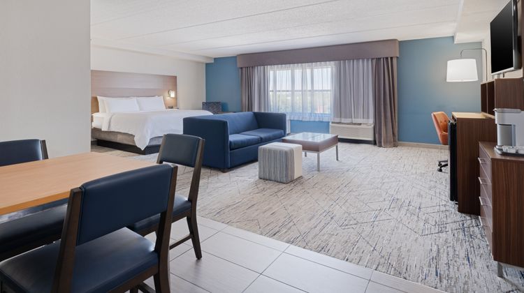 Holiday Inn Express & Suites Augusta W Suite