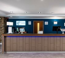 Holiday Inn Express Edinburgh Airport Exterior