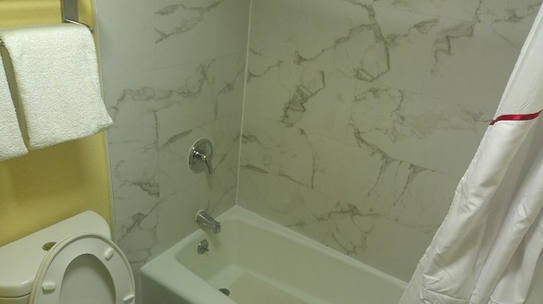 <b>Red Roof Inn Hampton Room</b>. Images powered by <a href="https://www.leonardoworldwide.com/" title="Leonardo Worldwide" target="_blank">Leonardo</a>.