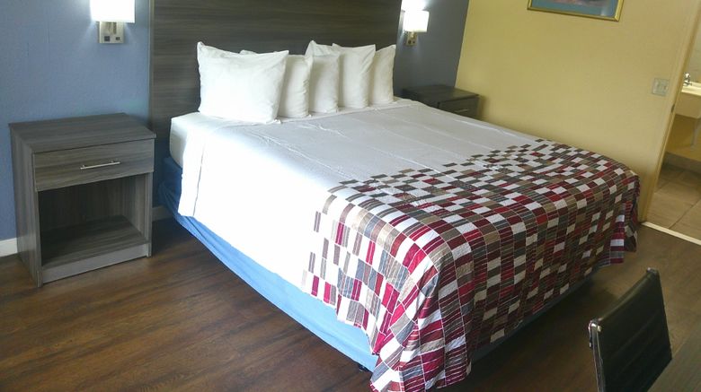 <b>Red Roof Inn Hampton Room</b>. Images powered by <a href="https://www.leonardoworldwide.com/" title="Leonardo Worldwide" target="_blank">Leonardo</a>.
