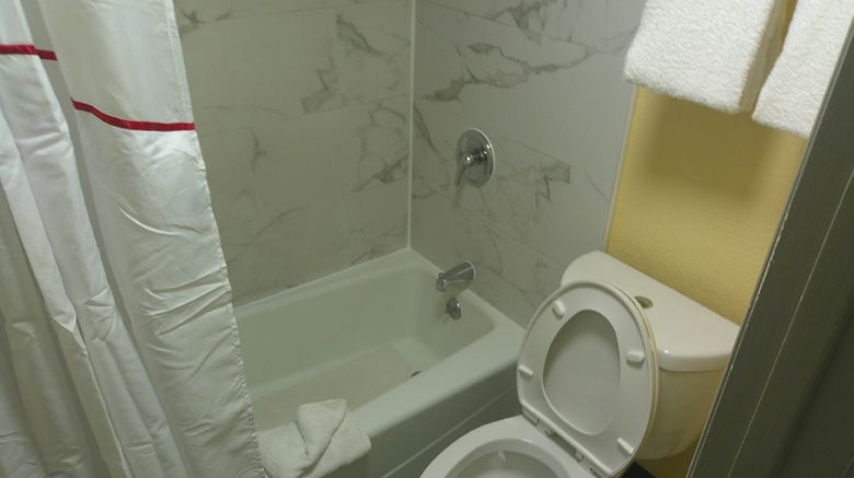 <b>Red Roof Inn Hampton Room</b>. Images powered by <a href="https://www.leonardoworldwide.com/" title="Leonardo Worldwide" target="_blank">Leonardo</a>.