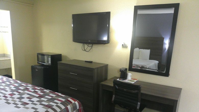 <b>Red Roof Inn Hampton Room</b>. Images powered by <a href="https://www.leonardoworldwide.com/" title="Leonardo Worldwide" target="_blank">Leonardo</a>.