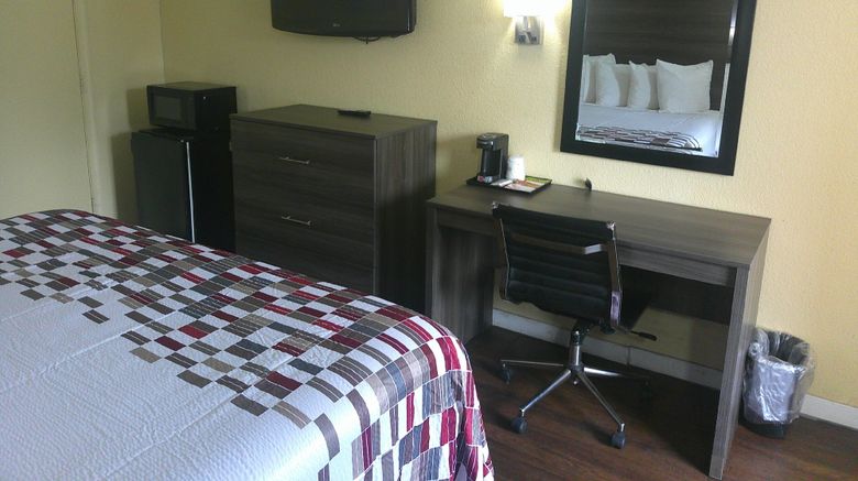 <b>Red Roof Inn Hampton Room</b>. Images powered by <a href="https://www.leonardoworldwide.com/" title="Leonardo Worldwide" target="_blank">Leonardo</a>.
